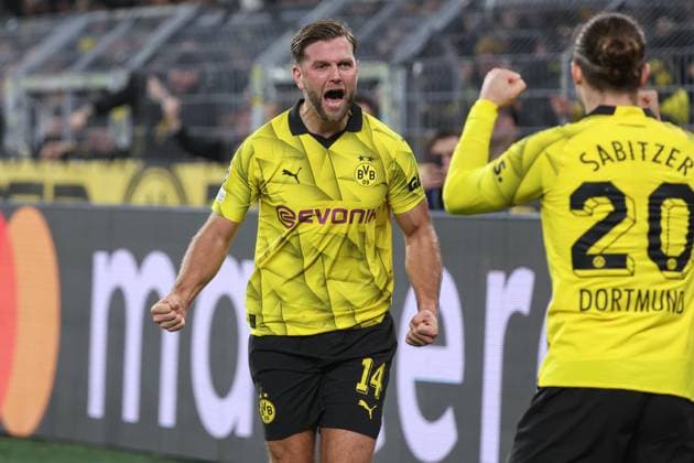 Champions League - Borussia Dortmund - Newcastle United am 07.11.2023 im Signal Iduna Park in Dortmund Jubel, Torjubel, Torschuetze, Torschütze Niclas Füllkrug Fuellkrug (Dortmund 14) jubelt nach seinem Tor zum 1 zu 0 mit Marcel Sabitzer (Dortmund 20)