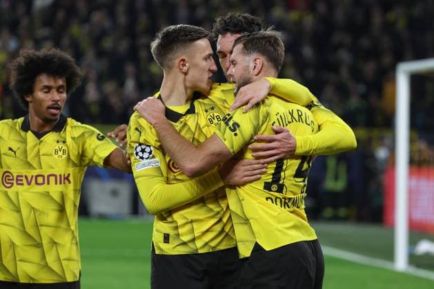 Champions League - Borussia Dortmund - Newcastle United am 07.11.2023 im Signal Iduna Park in Dortmund Jubel, Torjubel, Torschuetze, Torschütze Niclas Füllkrug Fuellkrug (Dortmund 14) jubelt nach seinem Tor zum 1 zu 0 mit Nico Schlotterbeck (Dortmund 4) und Mats Hummels (Dortmund 15)