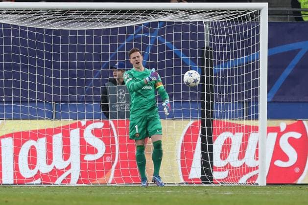 07.11.2023, xtgx, Fussball, UEFA Champions League, Schachtar Donezk - FC Barcelona, Barca emspor, v.l. Barcelona enttaeuscht, schaut enttaeuscht, niedergeschlagen, disappointed (DFL DFB REGULATIONS PROHIBIT ANY USE OF PHOTOGRAPHS as IMAGE SEQUENCES and or QUASI-VIDEO) Hamburg