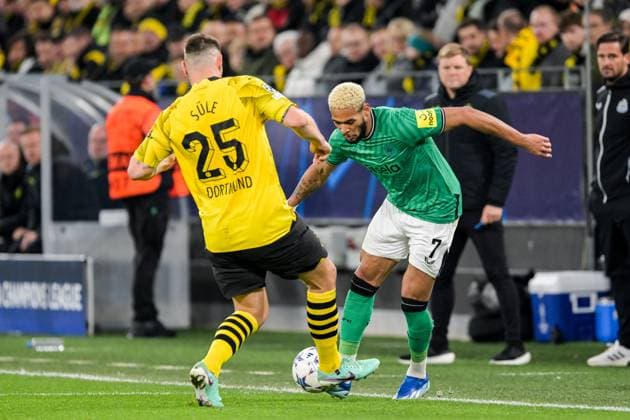 DORTMUND - (l-r) Niklas Sule of Borussia Dortmund, Joelinton of Newcastle United FC during the UEFA Champions League match between Borussia Dortmund and Newcastle United FC at Signal Iduna Park on November 7, 2023 in Dortmund, Germany. ANP Hollandse Hoogte UEFA Champions League 2023 24 2023 2024 xVIxANPxSportx xGerritxvanxKeulenxIVx 483271253 originalFilename: 483271253.jpg