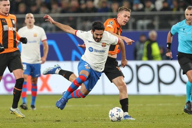 07.11.2023, xtgx, Fussball, UEFA Champions League, Schachtar Donezk - FC Barcelona, Barca emspor, v.l. Ilkay Guendogan (GoÂ¼ndogan, Barcelona, 22), Danylo Sikan (Donezk, 14) Zweikampf, Duell, Kampf, tackle (DFL DFB REGULATIONS PROHIBIT ANY USE OF PHOTOGRAPHS as IMAGE SEQUENCES and or QUASI-VIDEO) Hamburg