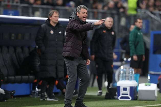 07.11.2023, xtgx, Fussball, UEFA Champions League, Schachtar Donezk - FC Barcelona, Barca emspor, v.l. Marino Pusic (Donezk, Trainer) gibt Anweisungen, gestikuliert mit den Armen, gesticulate, gives instructions (DFL DFB REGULATIONS PROHIBIT ANY USE OF PHOTOGRAPHS as IMAGE SEQUENCES and or QUASI-VIDEO) Hamburg