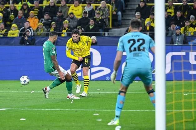 07.11.2023, Fussball, UCL, UEFA Champions League, Gruppenphase, 4. Spieltag, Saison 2023 2024, Borussia Dortmund - Newcastle United, Mats Hummels (Borussia Dortmund) xRHR-FOTO TKx Copyright: TeresaxKroeger RHR-FOTOx RHR-FOTO TK
