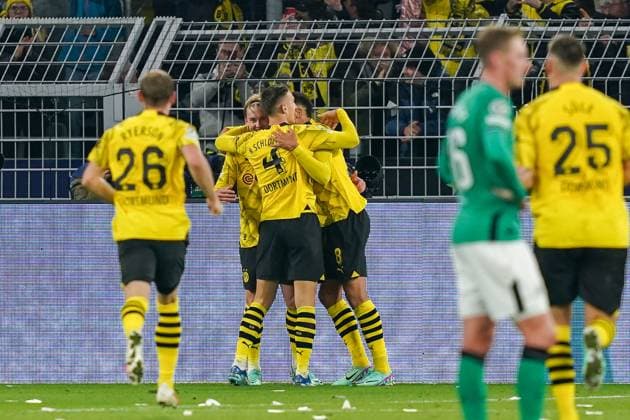 Borussia Dortmund FC v Newcastle United FC Borussia Dortmund midfielder Julian Brandt (19) scores a GOAL 2-0 and celebrates during the Borussia Dortmund FC v Newcastle United FC UEFA Champions League Round 1 Group F match at BVB Stadion, Dortmund, Germany on 7 November 2023 Editorial Use Only Copyright: xIMAGO EveryxSecondxMediax ESM-0841-0066