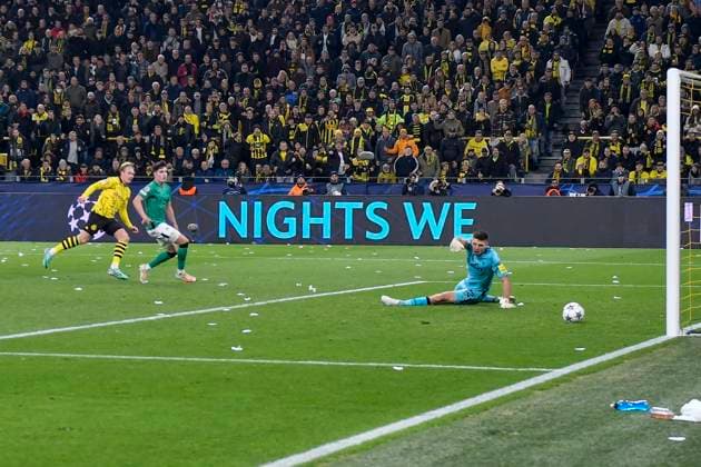 Julian Brandt ( 19, Borussia Dortmund) erzielt das Tor zum 2:0 07.11.2023 Fussball, Champions League, Borussia Dortmund vs Newcastle United , Signal Iduna Park, Dortmund, NRW Germany