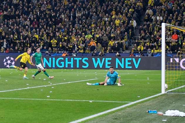 Julian Brandt ( 19, Borussia Dortmund) erzielt das Tor zum 2:0 07.11.2023 Fussball, Champions League, Borussia Dortmund vs Newcastle United , Signal Iduna Park, Dortmund, NRW Germany