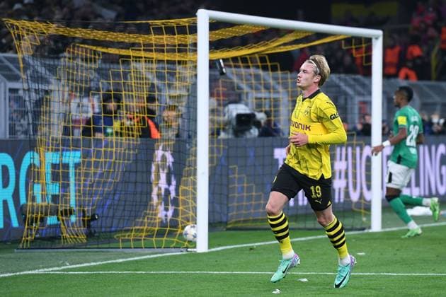Fußball Champions Gruppenphase 4. Spieltag Borussia Dortmund - Newcastle United am 07.11.2023 im Signal Iduna Park in Dortmund Torjubel zum 2:0 durch Julian Brandt ( Dortmund )