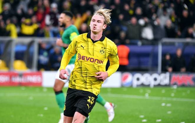 Fussball, Champions League, Deutschland, Herren, Saison 2023 2024, 4. Spieltag, Signal Iduna Park Dortmund: Bor. Dortmund - Newcastle United; Jubel Julian Brandt (BVB) nach seinem Tor zum 2:0. Jubel, Freude, Aktion. UEFA REGULATIONS PROHIBIT ANY USE OF PHOTOGRAPHS AS IMAGE SEQUENCES AND OR QUASI-VIDEO