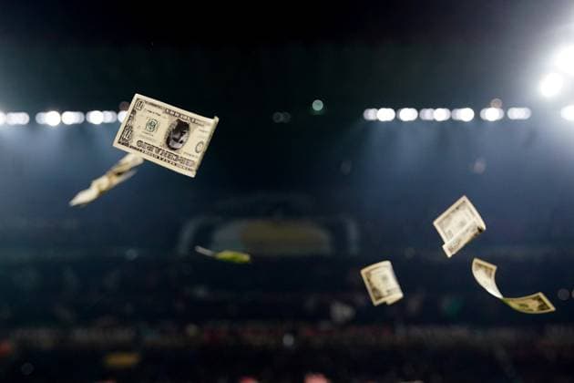Foto Spada LaPresse 07 novembre 2023 - Milano , Italia - calcio - Milan vs PSG Paris Saint- Germain - Champions League 2023 2024 - Stadio San Siro. Nella foto: contestazione tifosi Milan contro Gianluigi Donnarumma con dollari finti November 07 , 2023 Milan , Italy - sport, calcio - Milan vs PSG Paris Saint- Germain - Champions League 2023 2024 - San Siro Stadium . In the pic : Milan fans protest against Gianluigi Donnarumma with fake dollars  Copyright: xSpada LaPressex