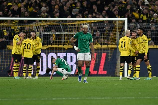 Schlussjubel Schlußjubel Emotion Freude die Mannschaft von Dortmund, unzufrieden enttäuscht enttaeuscht niedergeschlagen frustriert, die Mannschaft von Newcastle 07.11.2023 Fussball, Champions League, Borussia Dortmund vs Newcastle United , Signal Iduna Park, Dortmund, NRW Germany