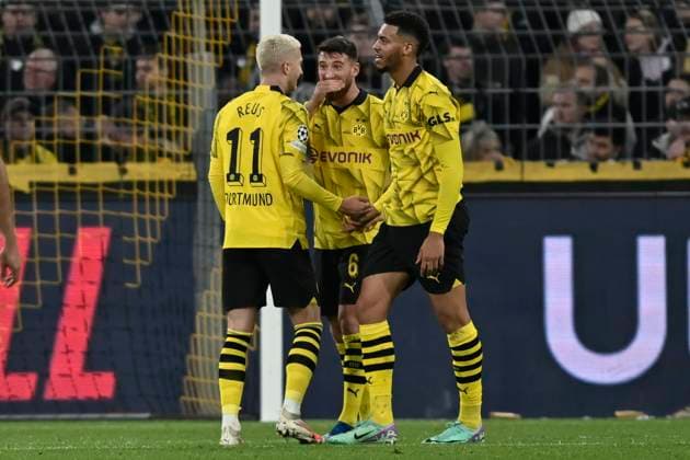 Schlussjubel Schlußjubel Emotion Freude Marco Reus ( 11, Borussia Dortmund) Salih Özcan Oezcan ( 6, Borussia Dortmund) Felix Nmecha ( 8, Borussia Dortmund) 07.11.2023 Fussball, Champions League, Borussia Dortmund vs Newcastle United , Signal Iduna Park, Dortmund, NRW Germany