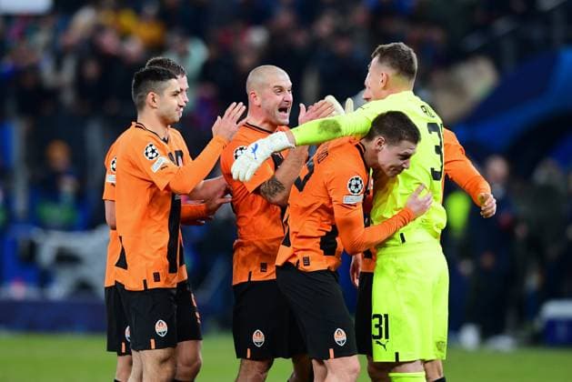 Fussball I Herren I UEFA I Champions League l FC Schachtar Donezk - FC Barcelona, Barca I 4. Spieltag I Gruppe H I Saison 2023-2024 I Shakhtar Donetsk I Barca I 07.11.2023 I Shakhtar Donetsk Siegerjubel 1:0 Sieg ueber Barcelona , Sportplatz : Volksparkstadion, Hamburg, Stellingen Hamburg Deutschland
