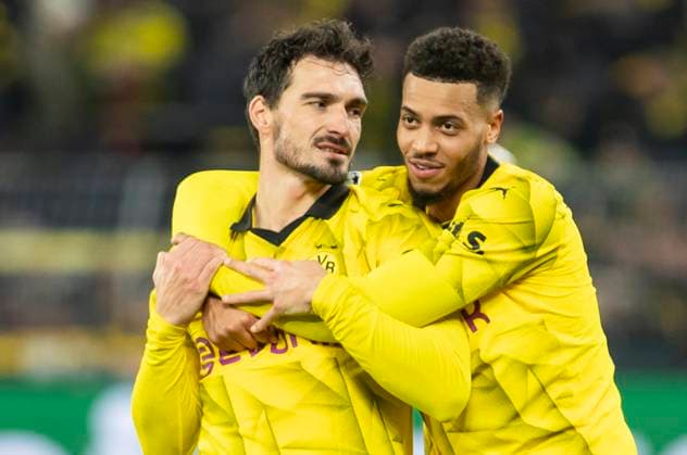 UEFA Champions League, Borussia Dortmund - Newcastle United, 7.11.2023 Mats Hummels (Borussia Dortmund, 15) und Felix Nmecha (Borussia Dortmund, 8) freuen sich ueber den Sieg. UEFA Champions League, Borussia Dortmund - Newcastle United, Vorrunde 4. Spieltag, am 7.11.2023, Signal Iduna Park, Dortmund UEFA regulations prohibit any use of photographs as image sequences and or quasi-video Copyright: xBEAUTIFULxSPORTS Meuselx