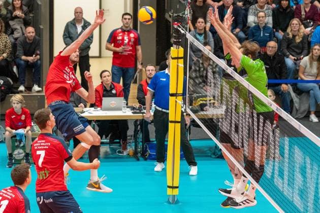 Sandmeier, Jens (BADEN VOLLEYS SSC Karlsruhe, 15) im Angriff, GER, Volleyball, 1. Bundesliga Maenner, BADEN VOLLEYS SSC Karlsruhe vs. VC Bitterfeld-Wolfen, 07.11.2023, GER, Volleyball, 1. Bundesliga Maenner, BADEN VOLLEYS SSC Karlsruhe vs. VC Bitterfeld-Wolfen, 07.11.2023 Karlsruhe Copyright: xEibner-Pressefoto StefanxMayerx EP_SMR