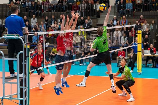 Bonin, Ben-Simon (VC Bitterfeld-Wolfen, 16) im Angriff, GER, Volleyball, 1. Bundesliga Maenner, BADEN VOLLEYS SSC Karlsruhe vs. VC Bitterfeld-Wolfen, 07.11.2023, GER, Volleyball, 1. Bundesliga Maenner, BADEN VOLLEYS SSC Karlsruhe vs. VC Bitterfeld-Wolfen, 07.11.2023 Karlsruhe Copyright: xEibner-Pressefoto StefanxMayerx EP_SMR
