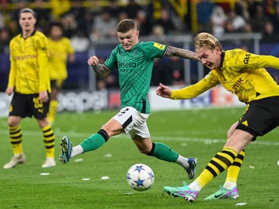 Kieran Trippier (Newcastle United, 02) versucht den Schuss von Julian Brandt (Borussia Dortmund 09, 19) zu blocken. Dahinter Marcel Sabitzer (Borussia Dortmund 09, 20). Borussia Dortmund vs. Newcastle United, Fussball, UEFA Champions League, 04. Spieltag, Saison 2023 2024, 07.11.2023 Borussia Dortmund vs. Newcastle United, Fussball, UEFA Champions League, 04. Spieltag, Saison 2023 2024, 0307.11.2023 Dortmund Copyright: xEibner-Pressefoto ThomasxHaeslerx EP_THR