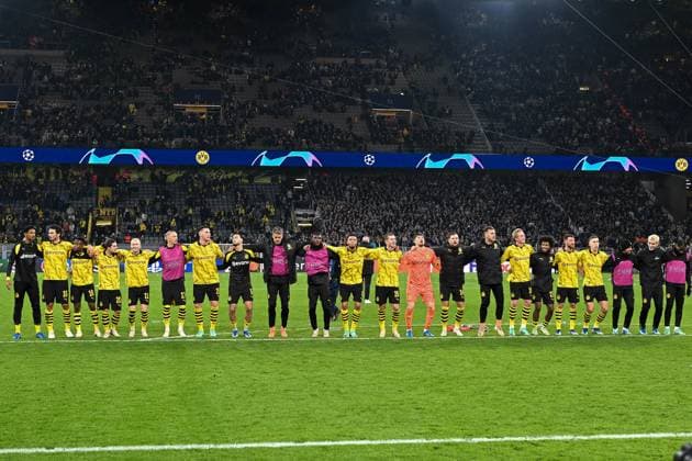 Die Mannschaft huepft vor der Suedtribuene. Borussia Dortmund vs. Newcastle United, Fussball, UEFA Champions League, 04. Spieltag, Saison 2023 2024, 07.11.2023 Borussia Dortmund vs. Newcastle United, Fussball, UEFA Champions League, 04. Spieltag, Saison 2023 2024, 0307.11.2023 Dortmund Copyright: xEibner-Pressefoto ThomasxHaeslerx EP_THR