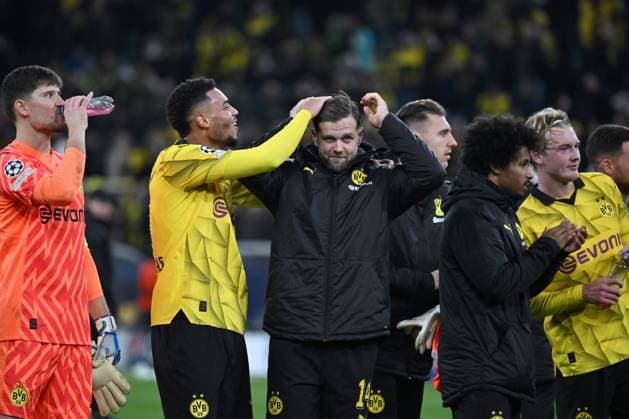 Felix Nmecha (Borussia Dortmund) streichelt Niclas Füllkrug (Borussia Dortmund) übers Haar 07.11.2023, Fussball Champions League, Saison 2023 2024, Vorrunde, 4. Spieltag, Borussia Dortmund - Newcastle United Dortmund Signal Iduna Park Nordrhein Westfalen Deutschland