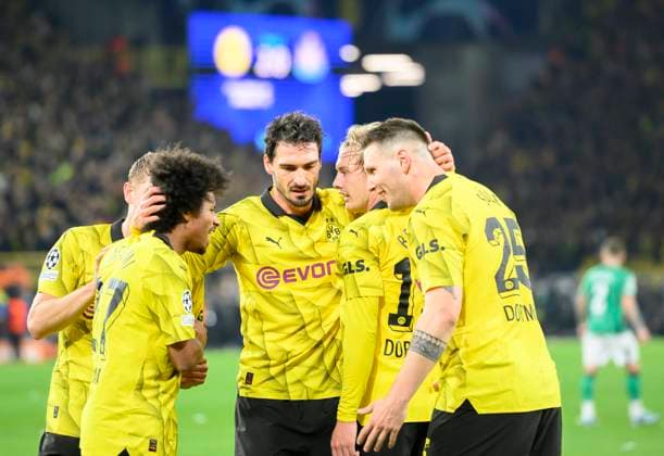 Jubel DO um Julian BRANDT (DO) nach seinem tor zum 2:0, v.l. Karim David ADEYEMI (DO), Mats HUMMELS (DO), Julian BRANDT (DO), Niklas SUELE (Süle)(DO) Fussball Champions League, Vorrunde, 4.Spieltag, Borussia Dortmund (DO) - Newcastle United (NU), am 07.11.2023 in Dortmund Deutschland. UEFA regulations prohibit any use of photographs as image sequences and or quasi-video Â