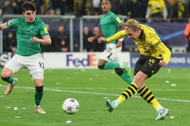 Champions League - Borussia Dortmund - Newcastle United am 07.11.2023 im Signal Iduna Park in Dortmund Julian Brandt (Dortmund 19) erzielt das Tor zum 2 zu 0