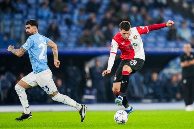 UEFA Champions League: S.S. Lazio v Feyenoord Rome - Elseid Hysaj of Lazio, Santiago Gimenez of Feyenoord during the 4th leg of the UEFA Champions League group stage between S.S. Lazio v Feyenoord at Stadio Olympico on 7 November 2023 in Rome, Italy. Copyright: xYannickxVerhoevenx
