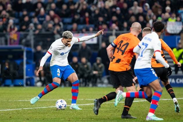 Champions League: FC Shakhtar Donetsk - FC Barcelona, Barca 07.11.2023 Ronald Araujo (FC Barcelona, 4) Champions League: FC Shakhtar Donetsk - FC Barcelona, Volksparkstadion, Hamburg, 07.11.2023 Copyright: xBEAUTIFULxSPORTS Buriakovx