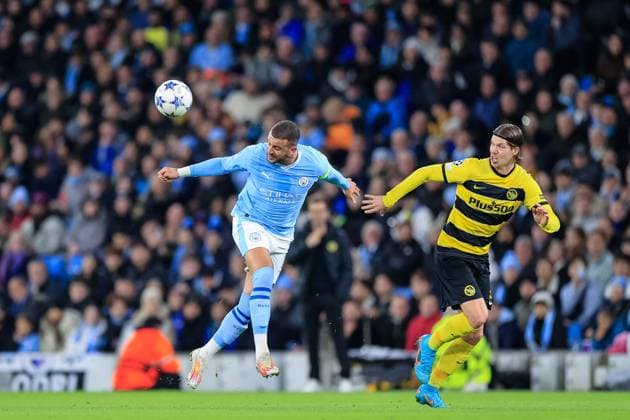 UEFA Champions League Manchester City vs Young Boys Kyle Walker 2 of Manchester City jumps up to win the high ball during the UEFA Champions League match Manchester City vs Young Boys at Etihad Stadium, Manchester, United Kingdom, 7th November 2023 (Photo by Conor Molloy News Images) Manchester Etihad Stadium Manchester United, ManU Kingdom Copyright: xConorxMolloy NewsxImagesx