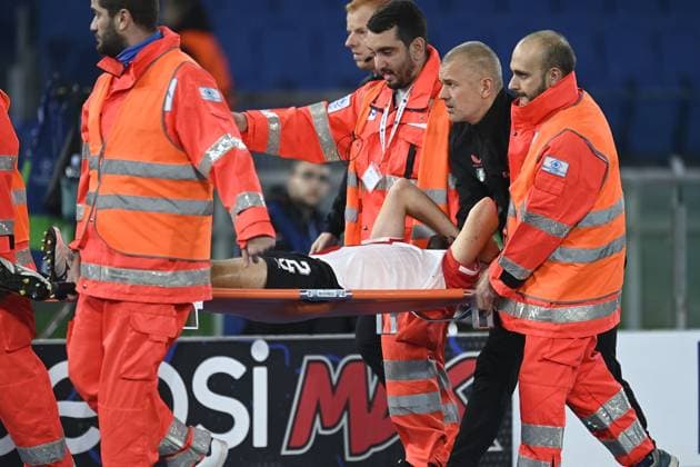 ROME, 07-11-2022, Stadio Olimpico, UEFA Champions League Football, season 2023 2024, Lazio - Feyenoord, Feyenoord player Bart Nieuwkoop leaves the pitch injured during the match Lazio - Feyenoord Lazio - Feyenoord  x23080576x Copyright: