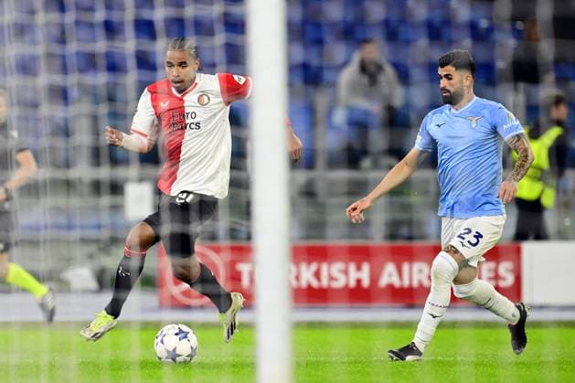 ROME - (l-r) Calvin Stengs of Feyenoord, Elseid Hysaj of SS Lazio during the UEFA Champions League Group E match between SS Lazio Roma and Feyenoord Rotterdam at Stadio Olimpico on November 7, 2023 in Rome, Italy. ANP OLAF KRAAK UEFA Champions League 2023 24 2023 2024 xVIxANPxSportx xxANPxIVx 483276355 originalFilename: 483276355.jpg