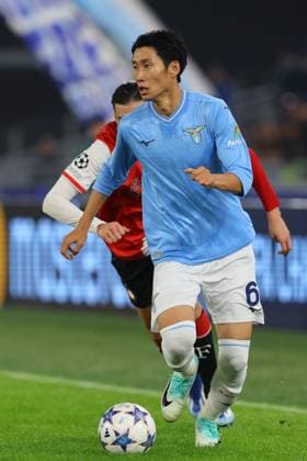 Rome, Italy 07.11.2023: Daichi Kamada of Lazio , Ramiz Zerrouki of Feyenoord in action during the Uefa Champions League 2023-2024 football, group E, between SS Lazio vs Feyenoord at Olympic Stadium in Rome.  Copyright: xMarcoxIacobucci IPAxSportx xipa-x xx IPA_41480922 IPA_Agency_IPA41480922