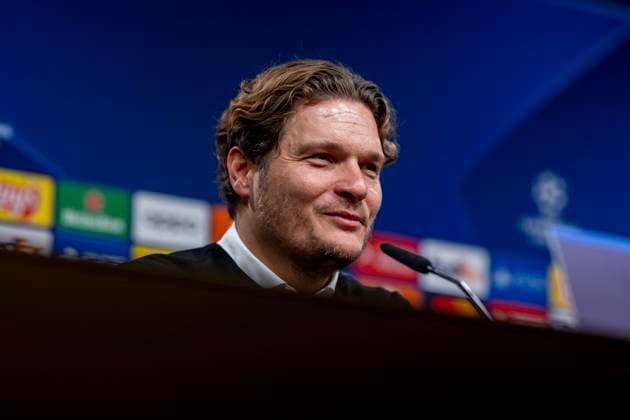 Fußball: Champions League. 4. Spieltag: Borussia Dortmund - Newcastle United am 07.11.2023 im Signal-Iduna-Park: Dortmunds Trainer Edin Terzic spricht während der Pressekonferenz zu den Journalisten. WICHTIGER HINWEIS: Gemäß den Vorgaben der UEFA ist es untersagt, in dem Stadion und oder vom Spiel angefertigte Fotoaufnahmen in Form von Sequenzbildern und oder videoähnlichen Fotostrecken zu verwerten bzw. verwerten zu lassen. Copyright: xKirchner DavidxInderliedx