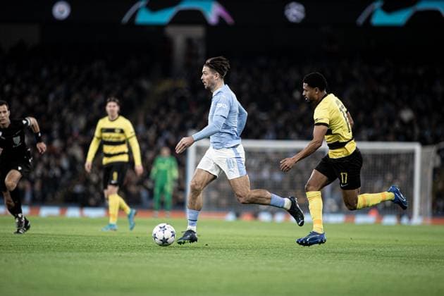 MANCHESTER, ENGLAND - NOVEMBER 7: Jack Grealish of Man City (L) against Saidy Janko of Young Boys (R) during the UEFA Champions League Group Stage match between Manchester City and BSC Young Boys at Etihad Stadium on November 7, 2023 in Manchester, England. Manchester Etihad Stadium England United Kingdom Copyright: xJustPictures.ch DaniloxFernandesx jp-en-EuSpIm-Man.City_Y.Boys_07Nov2023_DAF_00018