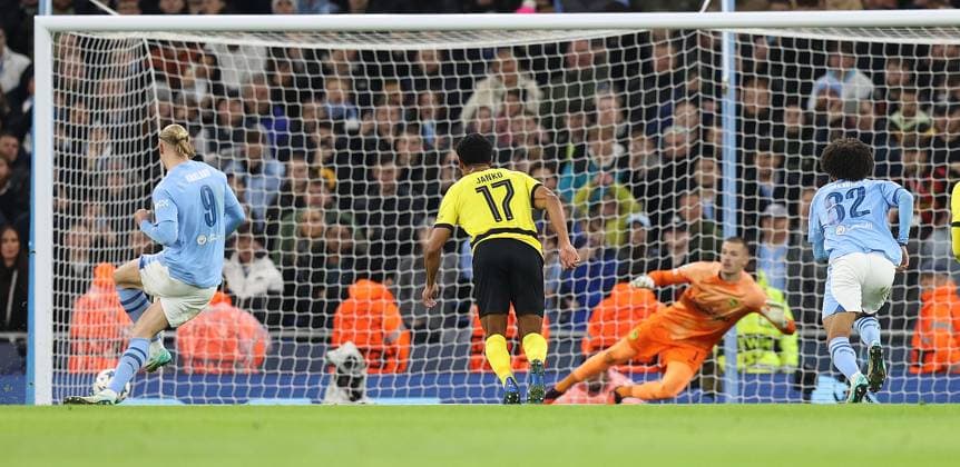 EDITORIAL USE ONLY No use with unauthorised audio, video, data, fixture lists, club league logos or live services. Online in-match use limited to 120 images, no video emulation. No use in betting, games or single club league player publications. Manchester City v Young Boys, UEFA Champions League, Group G, Football, Etihad Stadium, Manchester, UK - 07 Nov 2023 EDITORIAL USE ONLY No use with unauthorised audio, video, data, fixture lists, club league logos or live services. Online in-match use limited to 120 images, no video emulation. No use in betting, games or single club league player publications.  Copyright: xMagixHaroun Shutterstockx 14187068k