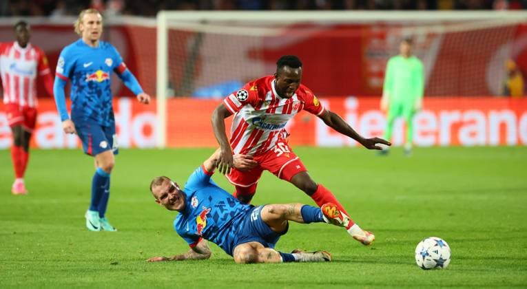 Sport Bilder des Tages Roter Stern Belgrad - RB Leipzig Champions League Beograd, 07.11.2023, Stadion Rajko Mitic, Fussball , UEFA Champions League, Gruppe G , Spieltag 4 , Roter Stern Belgrad vs. RB Leipzig , Im Bild von li.: David Raum (22, RB Leipzig) und Osman BukariÊ(30, Belgrad) , Foto nur zur redaktionellen Nutzung bestimmt! . , UEFA regulations prohibit any use of photographs as image sequences and or quasi-video ,