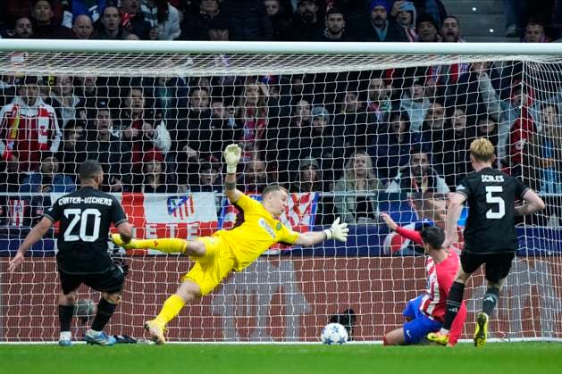 Alvaro MorataÊof Atletico de MadridÊscores over Joe Hart of Celtic FCÊduring Atletico de Madrid vs Celtic FC on November 07, 2023 at Civitas Metropolitano Stadium in Madrid, Spain. Photo: Senis Cebolla ALFAQUI Madrid Civitas Metropolitano Stadium Spain Copyright: xSenisxCebollax xALFAQUIx
