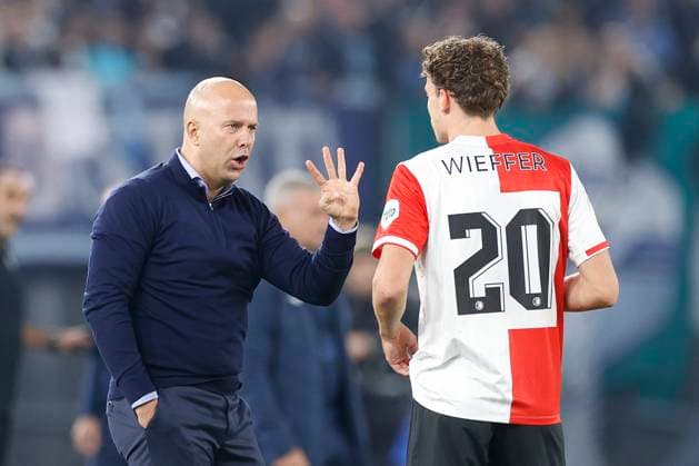 Italy, Rome, 07.11.2023, Olimpico Stadium, SS Lazio vs Feyenoord - UEFA Champions League Group E, Head Coach Arne Slot (Feyenoord) talks to Mats Wieffer (Feyenoord) Rome Olimpico Stadium Italy