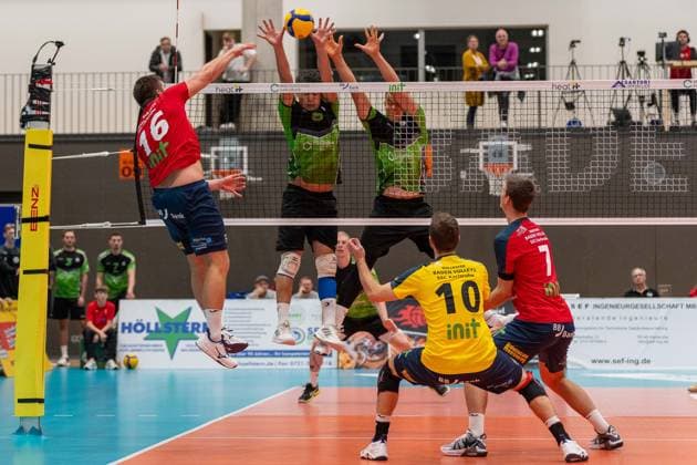 Angriff von Benz, Alexander (BADEN VOLLEYS SSC Karlsruhe, 16), GER, Volleyball, 1. Bundesliga Maenner, BADEN VOLLEYS SSC Karlsruhe vs. VC Bitterfeld-Wolfen, 07.11.2023, GER, Volleyball, 1. Bundesliga Maenner, BADEN VOLLEYS SSC Karlsruhe vs. VC Bitterfeld-Wolfen, 07.11.2023 Karlsruhe Copyright: xEibner-Pressefoto StefanxMayerx EP_SMR