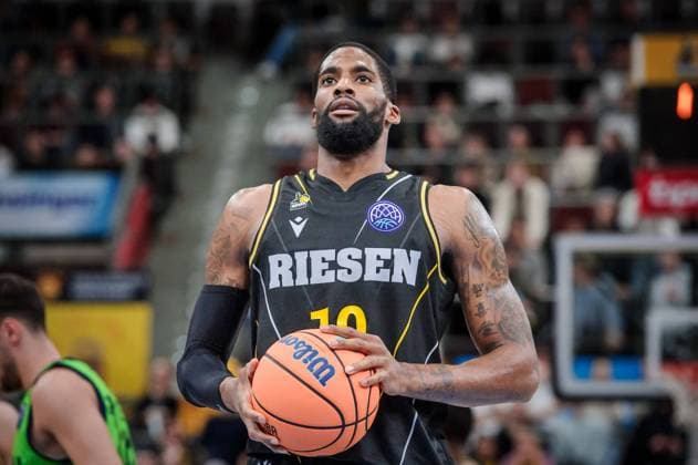 Elijah Childs (MHP Riesen Ludwigsburg, 10) MHP Riesen Ludwigsburg - Dinamo Sassari, Basketball, Basketball Champions League, Saison 2023 24, 07.11.2023, Ludwigsburg (MHPArena), DEU MHP Riesen Ludwigsburg - Dinamo Sassari, 07.11.2023, Ludwigsburg (MHPArena), DEU Ludwigsburg Copyright: xSandyxDinkelackerx EP_SDR