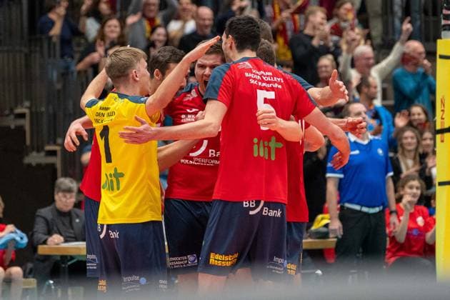 Jubel Team BADEN VOLLEYS SSC Karlsruhe, GER, Volleyball, 1. Bundesliga Maenner, BADEN VOLLEYS SSC Karlsruhe vs. VC Bitterfeld-Wolfen, 07.11.2023, GER, Volleyball, 1. Bundesliga Maenner, BADEN VOLLEYS SSC Karlsruhe vs. VC Bitterfeld-Wolfen, 07.11.2023 Karlsruhe Copyright: xEibner-Pressefoto StefanxMayerx EP_SMR