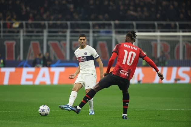 MILAN AC -PSG PHOTOPQR LE PARISIEN Le Parisien Arnaud Journois ; MILAN ; 07 11 2023 ; FOOTBALL , LIGUE DES CHAMPIONS UEFA , PHASE DE GROUPES 4E JOURNEE , 07 11 2023 , MILAN ( ITALIE ) STADE GIUSEPPE MEAZZA SAN SIRO MILAN AC - PARIS SG ACHRAF HAKIMI PHOTO LE PARISIEN ARNAUD JOURNOIS MILAN 78 France  Copyright: xPHOTOPQR LExPARISIEN MAXPPPxLexParisienx xArnaudxJournoisx 20231107LPA2078 20231107LPA2078