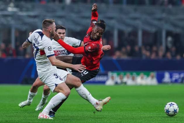 Rafael Leao of AC Milan competes for the ball with Milan Skriniar of Paris Saint-Germain FC during UEFA Champions League 2023 24 Group Stage - Group F football match between AC Milan and Paris Saint-Germain FC at San Siro Stadium, Milan, Italy on November 07, 2023  Copyright: xFabrizioxCarabelli IPAxSportx xix xx IPA_41481511 IPA_Agency_IPA41481511