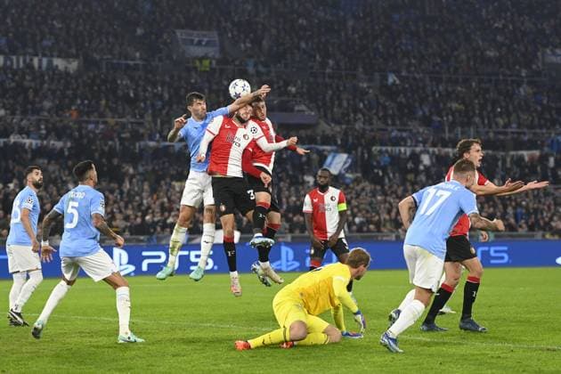 ROME, 07-11-2022, Stadio Olimpico, UEFA Champions League Football, season 2023 2024, Lazio - Feyenoord, (L-R) Feyenoord player David Hancko, Feyenoord player Santiago Gimenez during the match Lazio - Feyenoord Lazio - Feyenoord  x23081305x Copyright: