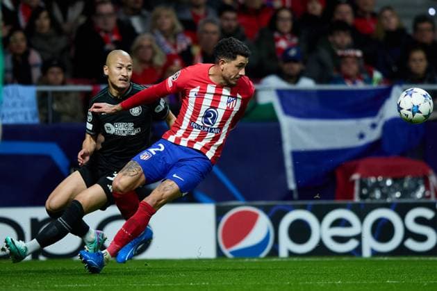 Daizen Maeda of Celtic FC (L) battles for the ball with Jose Gimenez of Atletico de Madrid (R) during the UEFA Champions League match between Atletico Madrid v Celtic in Madrid, Spain, on November 7, 2023 (photo by: Panoramic) FOOTBALL : Atletico de Madrid vs Celtic Glasgow - UEFA Ligue des Champions - 07 11 2023 AlvaroMedranda Panoramic 