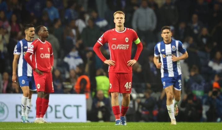 Antwerp s Arthur Vermeeren looks dejected during a game between Portuguese FC Porto and Belgian soccer team Royal Antwerp FC, on Tuesday 07 November 2023, in Porto, Portugal, on day four of the Champions League group stage, in the group H. VIRGINIExLEFOUR  x79489183x