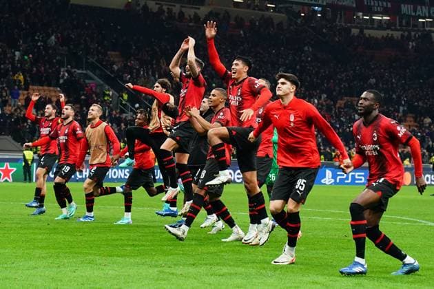 Foto Spada LaPresse 07 novembre 2023 - Milano , Italia - calcio - Milan vs PSG Paris Saint- Germain - Champions League 2023 2024 - Stadio San Siro. Nella foto: esultanza fine gara milan November 07 , 2023 Milan , Italy - sport, calcio - Milan vs PSG Paris Saint- Germain - Champions League 2023 2024 - San Siro Stadium . In the pic : milan players celebrate winning the game  Copyright: xSpada LaPressex