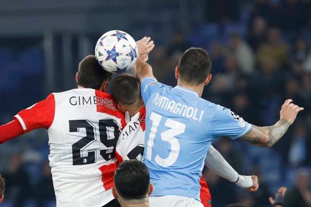 SS Lazio v Feyenoord: Group E - UEFA Champions League 2023 24 Santiago Gimenez of Feyenoord Alessio Romagnoli of Lazio during the UEFA Champions League Group E match between SS Lazio and Feyenoord at Stadio Olimpico on November 7, 2023 in Rome, Italy. Rome Lazio Italy  Copyright: xCiroxDexLucax originalFilename:deluca-itasslaz231107_npriK.jpg