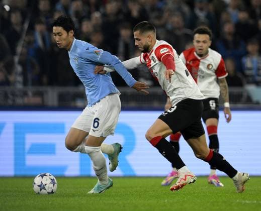 (231108) -- ROME, Nov. 8, 2023 -- Lazio s Daichi Kamada (L) vies with Feyenoord s David Hancko during the UEFA Champions League Group E match between Lazio and Feyenoord in Rome, Italy, Nov. 7, 2023. (Photo by Xinhua) (SP)ITALY-ROME-FOOTBALL-UEFA CHAMPIONS LEAGUE-LAZIO VS FEYENOORD AugustoxCasasoli 