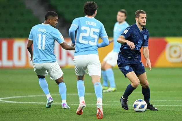SOCCER CITY BURIRAM, Goran Causic of Buriram United (right) in action during the AFC Champions League soccer match between Melbourne City and Buriram United at AAMI Park in Melbourne, Wednesday, November 8, 2023. ( NO ARCHIVING, EDITORIAL USE ONLY, NO USE IN BOOKS WITHOUT CONSENT MELBOURNE VICTORIA AUSTRALIA  Copyright: xJAMESxROSSx 20231108001862668900