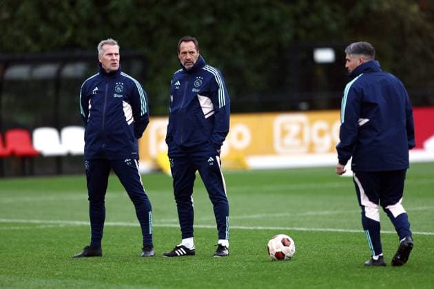 AMSTERDAM - (l-r) Ajax goalkeeper coach Anton Scheutjens, Ajax coach John van t Schip, Ajax assistant coach Said Bakkati during the MD-1 training session prior to the UEFA Europa League match in group B against Brighton & Hove Albion FC at Sportcomplex De Toekomst on November 8, 2023 in Amsterdam, Netherlands. ANP VINCENT JANNINK UEFA Europa League 2023 24 2023 2024 xVIxANPxSportx xxANPxIVx 483328609 originalFilename: 483328609.jpg