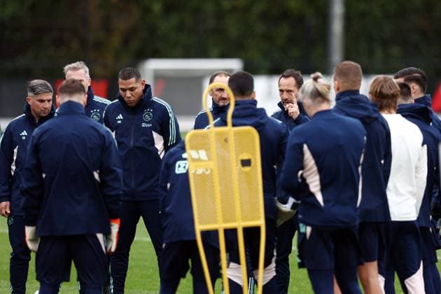 AMSTERDAM - Ajax coach John van t Schip during the MD-1 training session prior to the UEFA Europa League group B match against Brighton & Hove Albion FC at Sportcomplex De Toekomst on November 8, 2023 in Amsterdam, Netherlands. ANP VINCENT JANNINK UEFA Europa League 2023 24 2023 2024 xVIxANPxSportx xxANPxIVx 483329216 originalFilename: 483329216.jpg